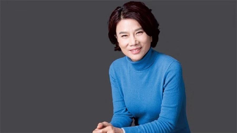 包含足球教练团队出现裁员潮，管理层面对现实考验的词条